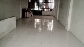 Komersial dijual dengan 4 kamar tidur di Ciputat, Banten