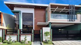 5 Bedroom House for sale in Manuyo Dos, Metro Manila