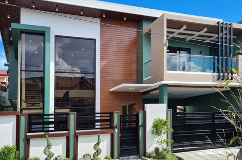 5 Bedroom House for sale in Manuyo Dos, Metro Manila