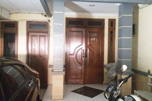Rumah dijual dengan 6 kamar tidur di Tanjung Duren Selatan, Jakarta