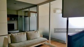 1 Bedroom Condo for sale in Silom, Bangkok near BTS Saphan Taksin