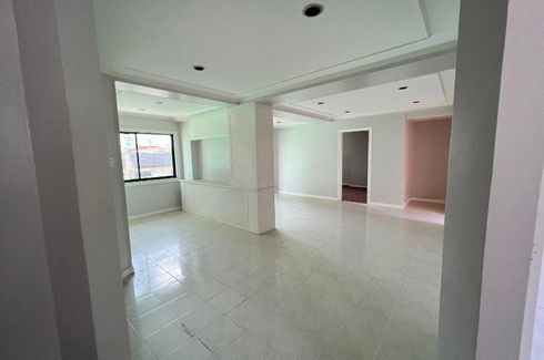 6 Bedroom Commercial for rent in Barangay 26, Metro Manila near LRT-1 Gil Puyat