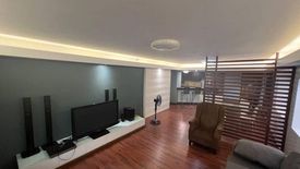 2 Bedroom Condo for rent in San Lorenzo, Metro Manila near MRT-3 Ayala