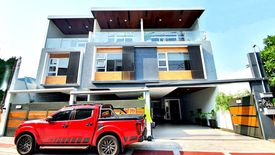 6 Bedroom Townhouse for sale in Commonwealth, Metro Manila