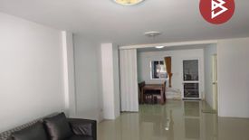 3 Bedroom Townhouse for sale in Nong Kakha, Chonburi