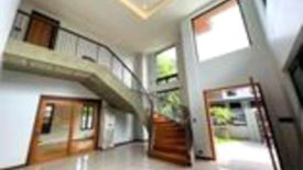 6 Bedroom House for sale in LOYOLA GRAND VILLAS, Ramon Magsaysay, Metro Manila near LRT-1 Roosevelt