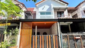 3 Bedroom Townhouse for sale in Tha Raeng, Bangkok