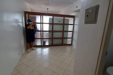 2 Bedroom Condo for sale in San Lorenzo Place, Bangkal, Metro Manila near MRT-3 Magallanes, Makati, Metro Manila - Photo 2
