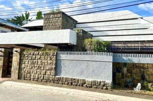 4 Bedroom Townhouse for sale in LOYOLA GRAND VILLAS, Ramon Magsaysay, Metro Manila near LRT-1 Roosevelt