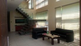 5 Bedroom House for rent in Tambo, Metro Manila