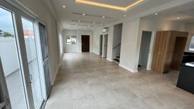 5 Bedroom House for sale in Loma, Laguna