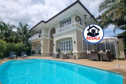 4 Bedroom Villa for sale in Talat Nuea, Phuket