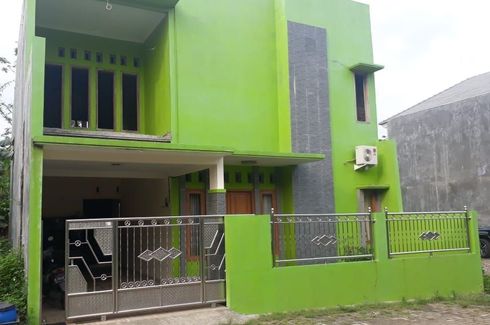 Rumah dijual dengan 5 kamar tidur di Banyumanik, Jawa Tengah