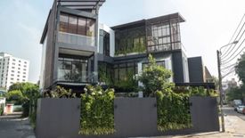 4 Bedroom Office for sale in Khlong Tan Nuea, Bangkok