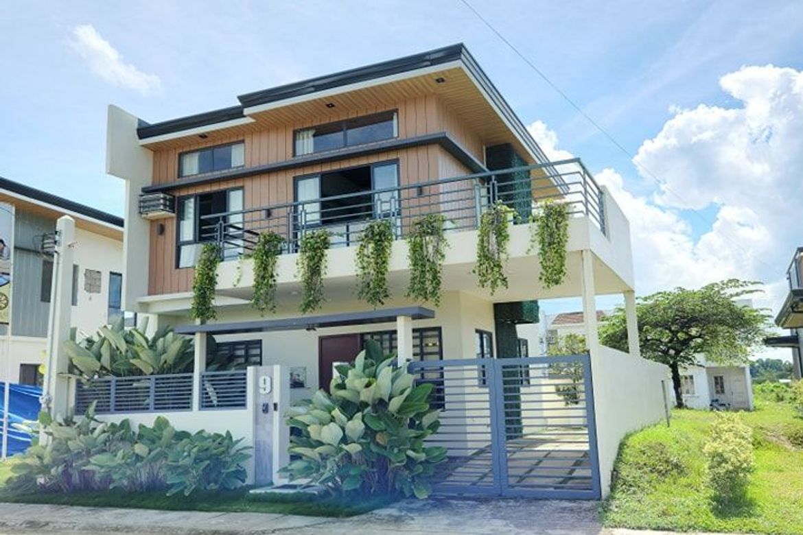 House for Sale in CDO ( Intalio Magnum ) , Few units left 📌 House for