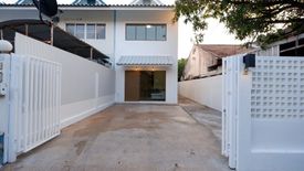 3 Bedroom Townhouse for sale in Nong Pa Khrang, Chiang Mai