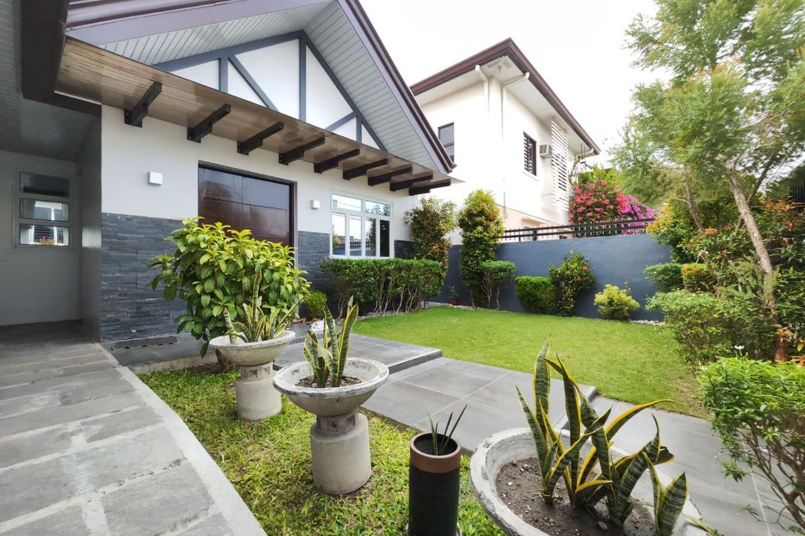 𝗙𝘂𝗿𝗻𝗶𝘀𝗵𝗲𝗱 𝗕𝘂𝗻𝗴𝗮𝗹𝗼𝘄 𝗛𝗼𝘂𝘀𝗲 𝗳𝗼𝗿 𝗥𝗘𝗡𝗧 𝗶𝗻 𝗣𝗮𝗺𝗽𝗮𝗻𝗴𝗮 📌 House for rent in