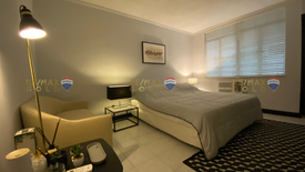 Condo for sale in San Lorenzo, Metro Manila