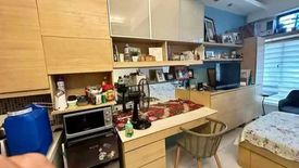 Condo for sale in Manila, Metro Manila near LRT-1 Bambang