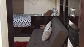 Condo for sale in Highway Hills, Metro Manila near MRT-3 Shaw Boulevard