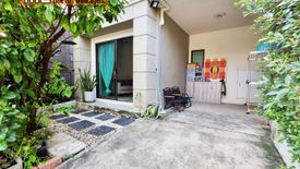 3 Bedroom Townhouse for sale in Pruksaville 57 Pattanakarn, Suan Luang, Bangkok