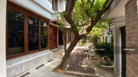 5 Bedroom House for sale in Tha Raeng, Bangkok