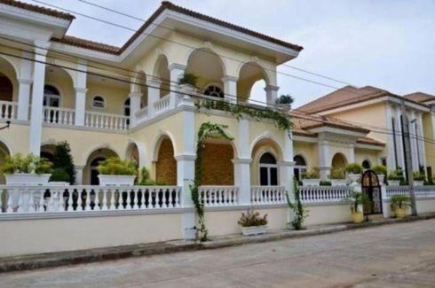10 Bedroom House for sale in Telabastagan, Pampanga