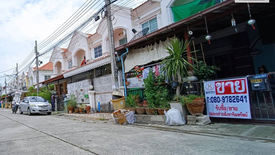 4 Bedroom Townhouse for sale in Dokmai, Bangkok