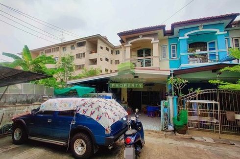 5 Bedroom Townhouse for sale in Tha Raeng, Bangkok