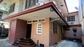 8 Bedroom House for sale in Urdaneta, Metro Manila near MRT-3 Ayala