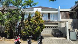 Rumah dijual dengan 5 kamar tidur di Dukuh Pakis, Jawa Timur