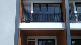 4 Bedroom Townhouse for sale in Talon Dos, Metro Manila