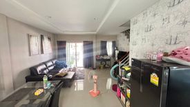 3 Bedroom Townhouse for sale in Lam Pla Thio, Bangkok