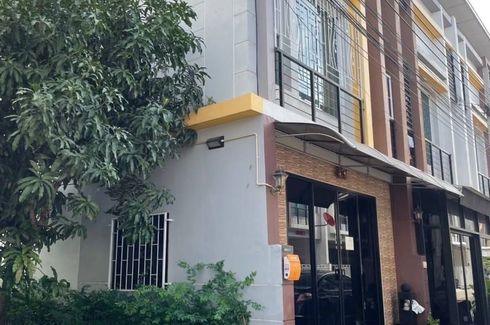 3 Bedroom Townhouse for sale in Bang Chan, Bangkok