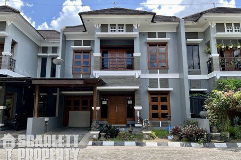 Rumah dijual dengan 3 kamar tidur di Wedomartani, Yogyakarta