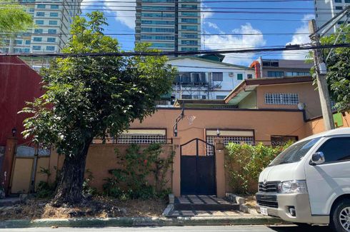 4 Bedroom House for sale in Urdaneta, Metro Manila near MRT-3 Ayala