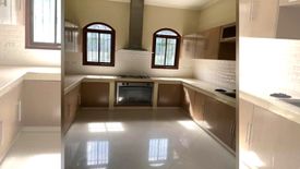 6 Bedroom House for rent in Dasmariñas North, Metro Manila near MRT-3 Magallanes