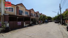 3 Bedroom Townhouse for sale in Thap Yao, Bangkok