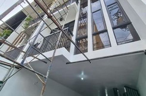 4 Bedroom Townhouse for rent in Highway Hills, Metro Manila near MRT-3 Boni