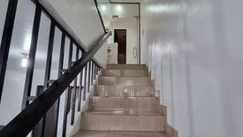 4 Bedroom Townhouse for rent in Highway Hills, Metro Manila near MRT-3 Boni