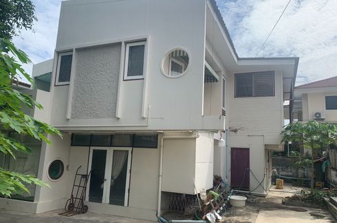 3 Bedroom House for sale in Chom Phon, Bangkok