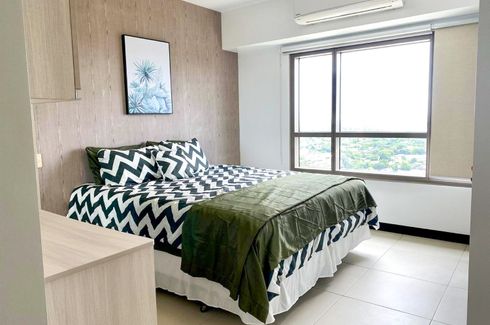 2 Bedroom Condo for rent in San Lorenzo, Metro Manila near MRT-3 Ayala