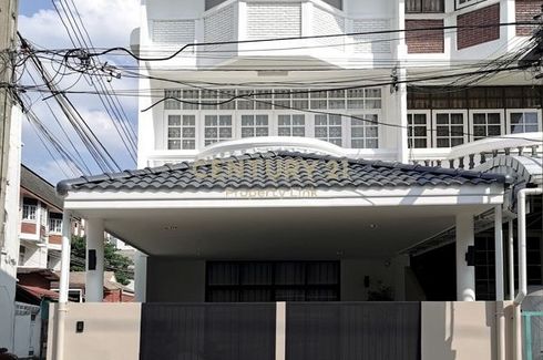 4 Bedroom Townhouse for sale in Phra Khanong Nuea, Bangkok near BTS Phra Khanong
