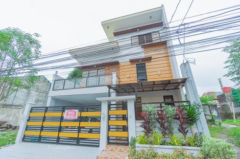 5 Bedroom House for sale in Moonwalk, Metro Manila