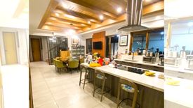 6 Bedroom House for sale in LOYOLA GRAND VILLAS, Ramon Magsaysay, Metro Manila near LRT-1 Roosevelt