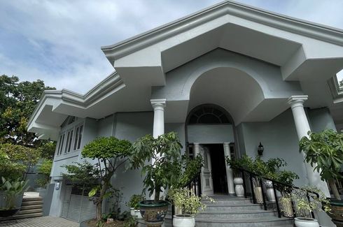 6 Bedroom House for rent in Urdaneta, Metro Manila near MRT-3 Ayala