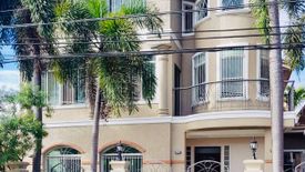 6 Bedroom House for sale in Pulang Lupa Dos, Metro Manila