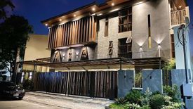 6 Bedroom House for sale in Moonwalk, Metro Manila