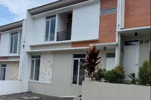 Rumah dijual dengan 3 kamar tidur di Cihanjuang Rahayu, Jawa Barat