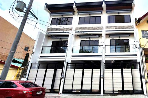 5 Bedroom Townhouse for sale in Kamuning, Metro Manila near MRT-3 Kamuning